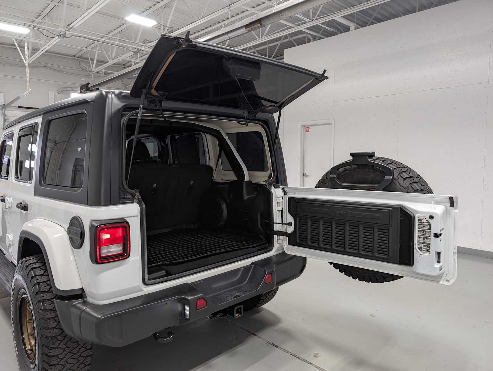 2022 Jeep Wrangler Unlimited Sahara - Photo 40