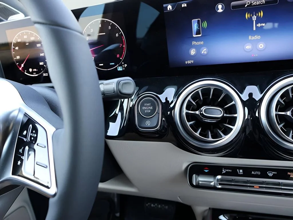 New 2026 Polar White Mercedes-Benz GLA 250 image 70