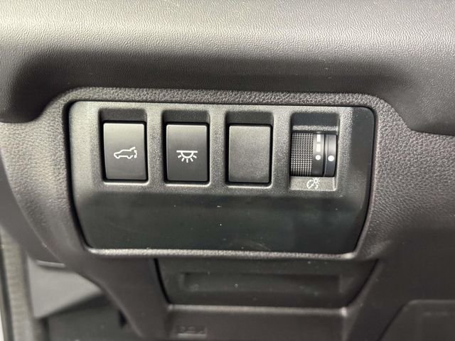 Used 2023 Ice Silver Metallic Subaru Limited image 19