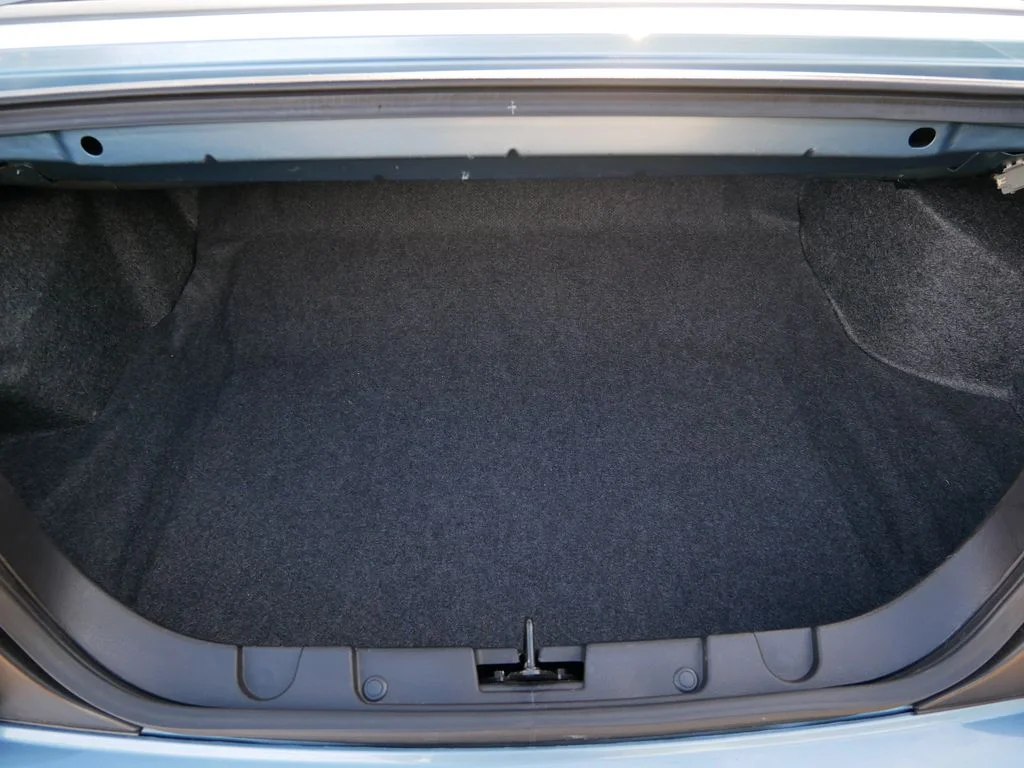 Used 2006  Ford V6 Premium image 11
