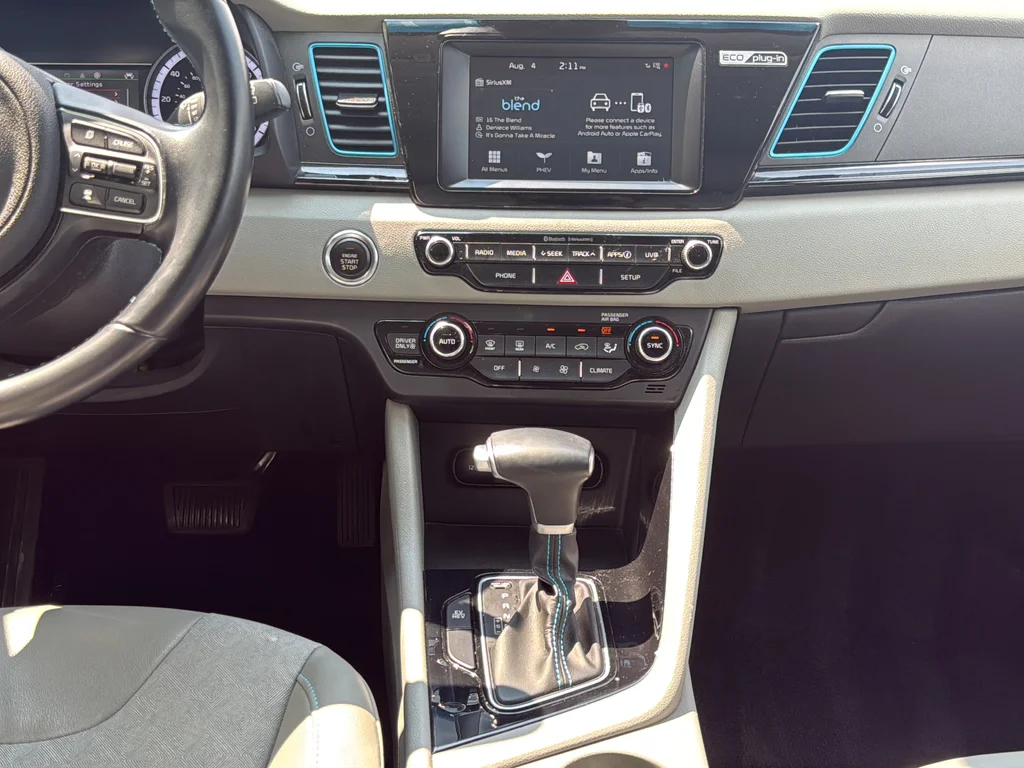 Used 2019 White Kia EX image 33