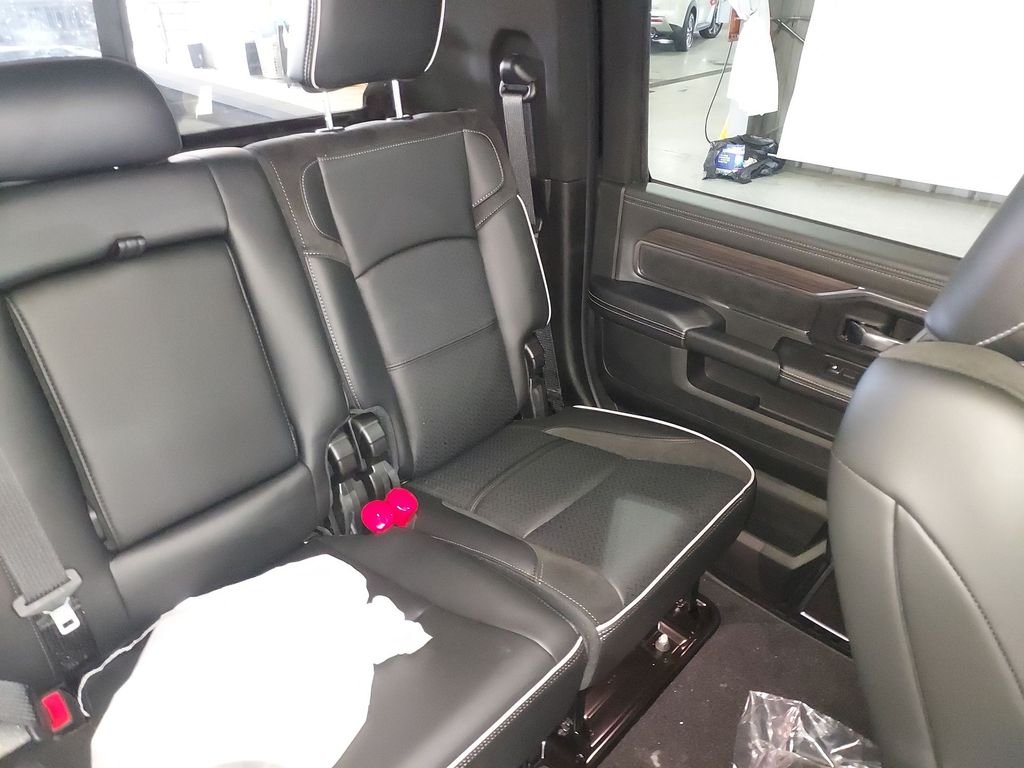 2026 RAM 3500 Laramie - Photo 14