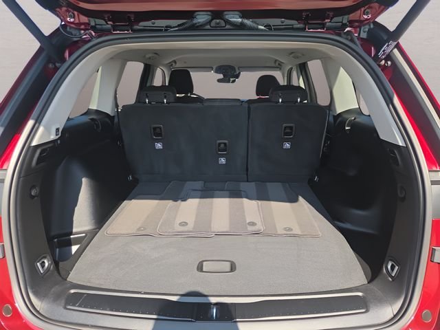 Used 2023 Velvet Jeep Laredo image 32