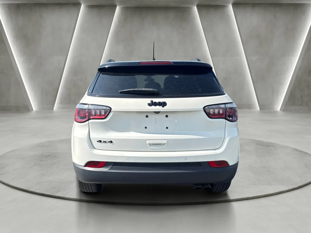 Used 2018 White Jeep Latitude image 6