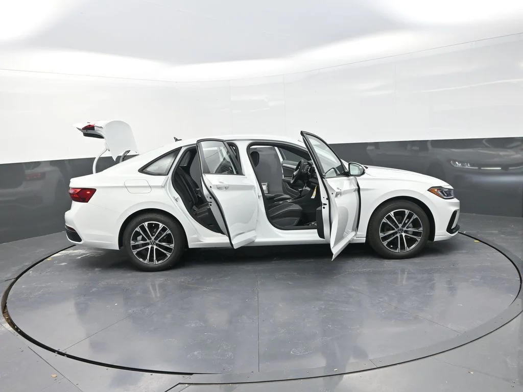 New 2026  Volkswagen 1.5T Sport image 35