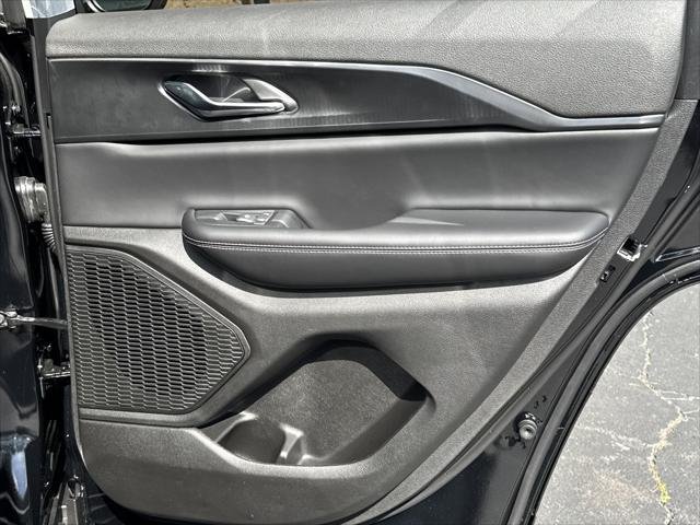 New 2026 Diamond Black Crystal Pearl-Coat Exterior Paint Jeep Laredo X image 19