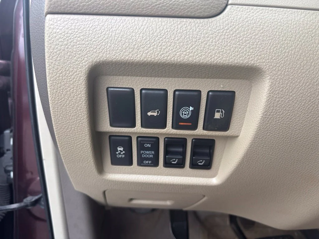 Used 2013 Black Nissan SL image 13