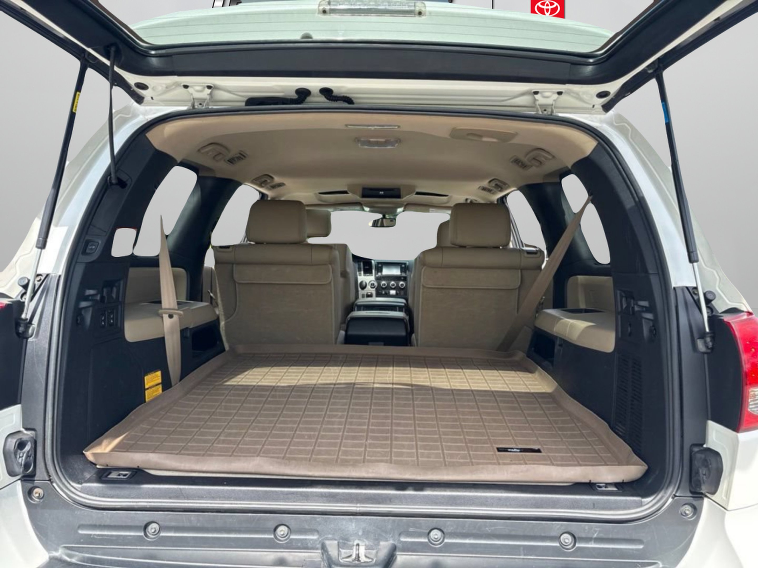 Used 2016 Blizzard Pearl Toyota Platinum image 33