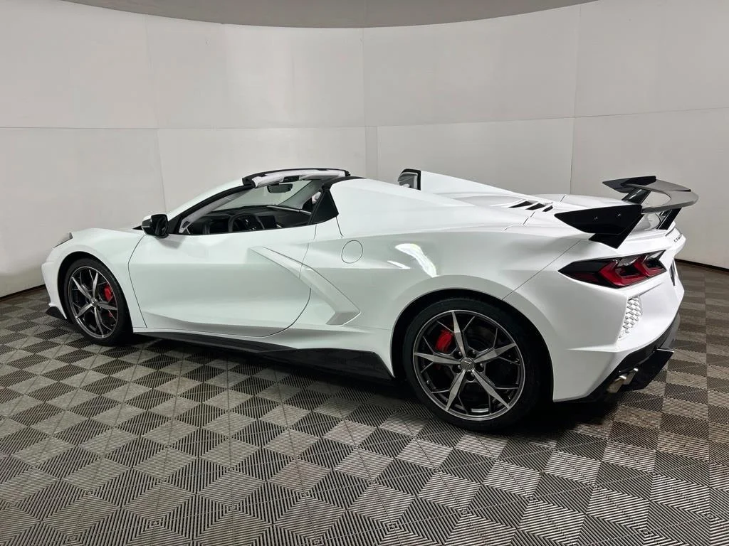 Used 2021 Arctic White Chevrolet 3LT image 22