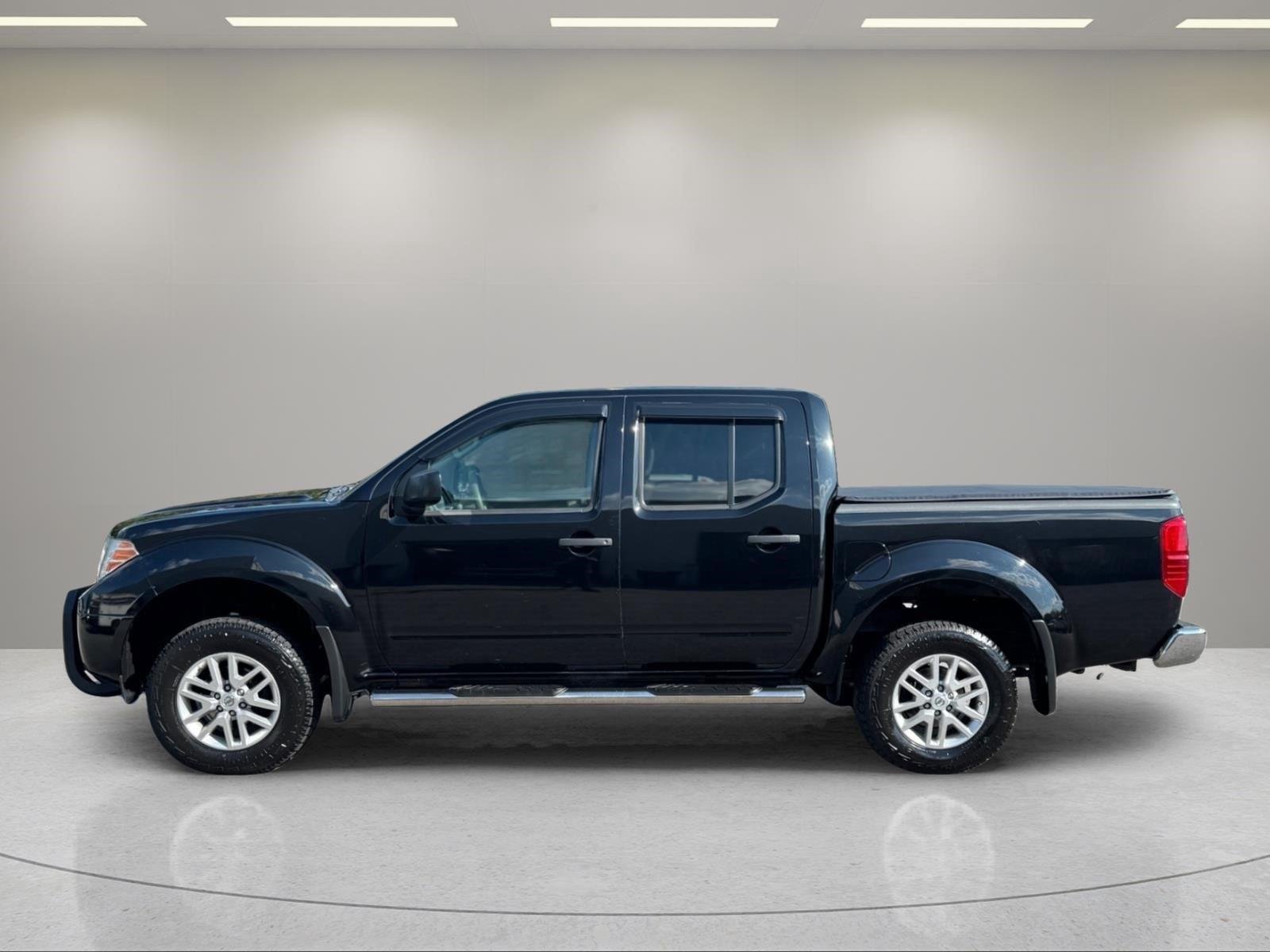 Used 2018 Magnetic Black Nissan SV V6 image 2