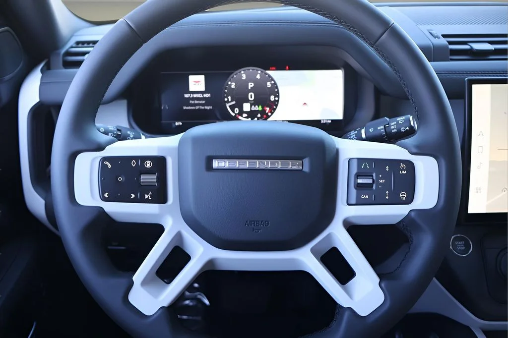 New 2026 Santorini Black Land Rover S image 15