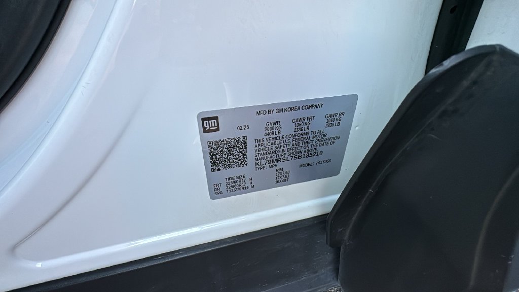 Used 2025 Summit White Chevrolet LT image 32