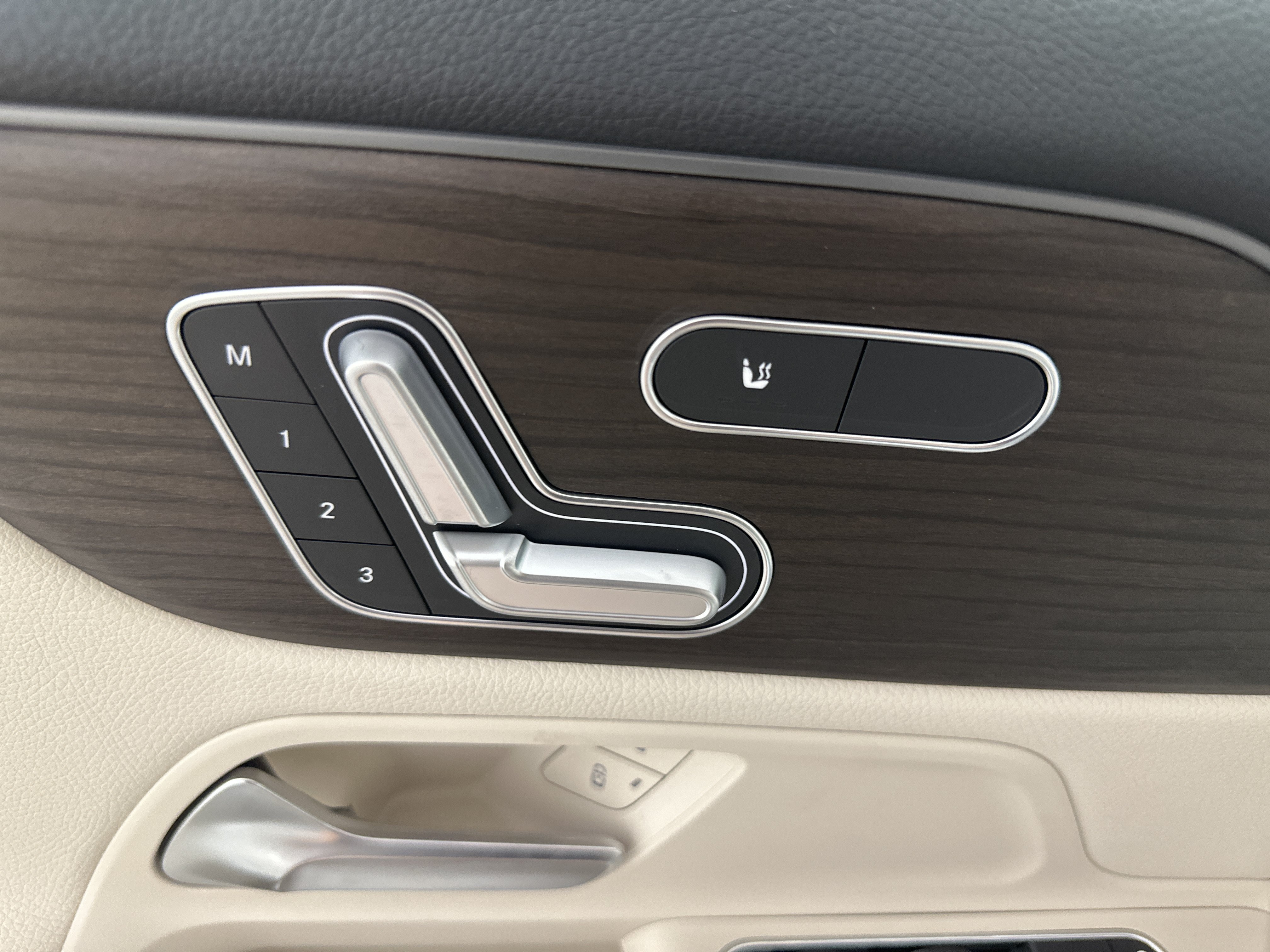 New 2026 Polar White Mercedes-Benz GLA 250 image 38