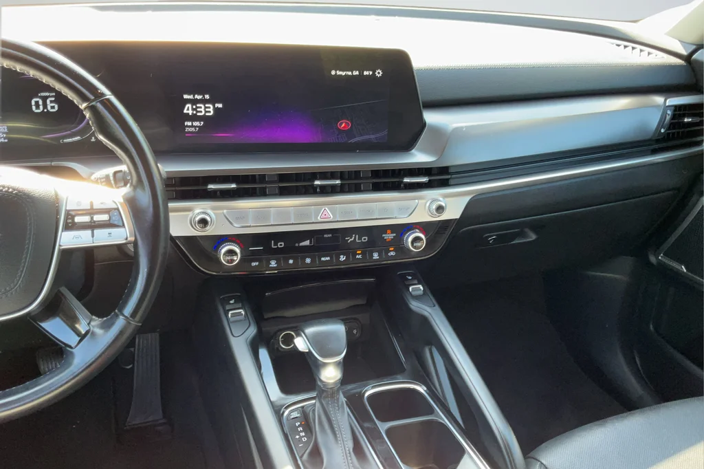 Used 2023 Green Kia S image 16