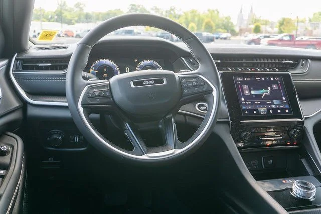 Used 2025 White Jeep Altitude X image 15