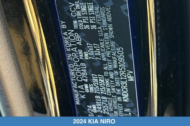 Used 2024 Black Kia Wind image 33