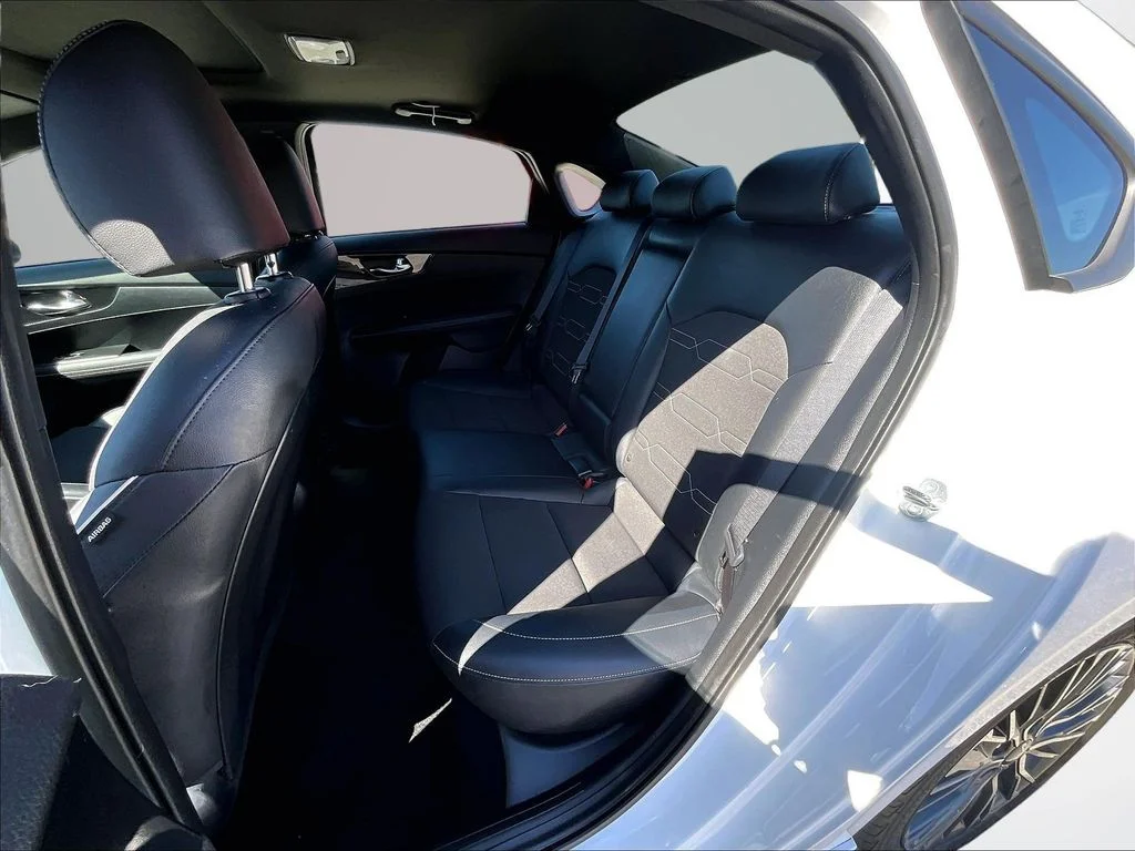 Used 2024 White Kia GT-Line image 27