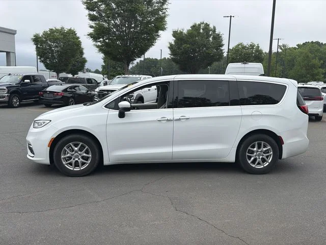 Used 2023 White Chrysler Touring L image 2