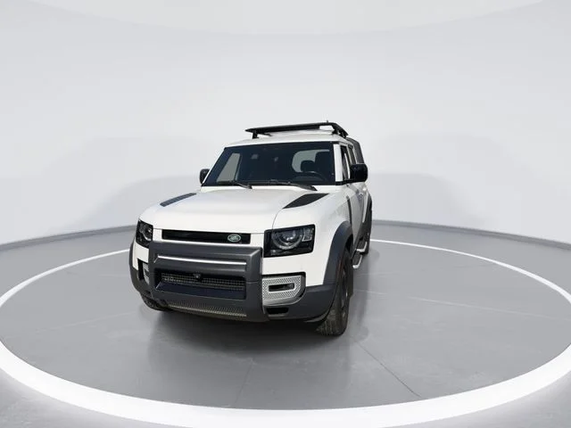 Used 2023 White Land Rover S image 3