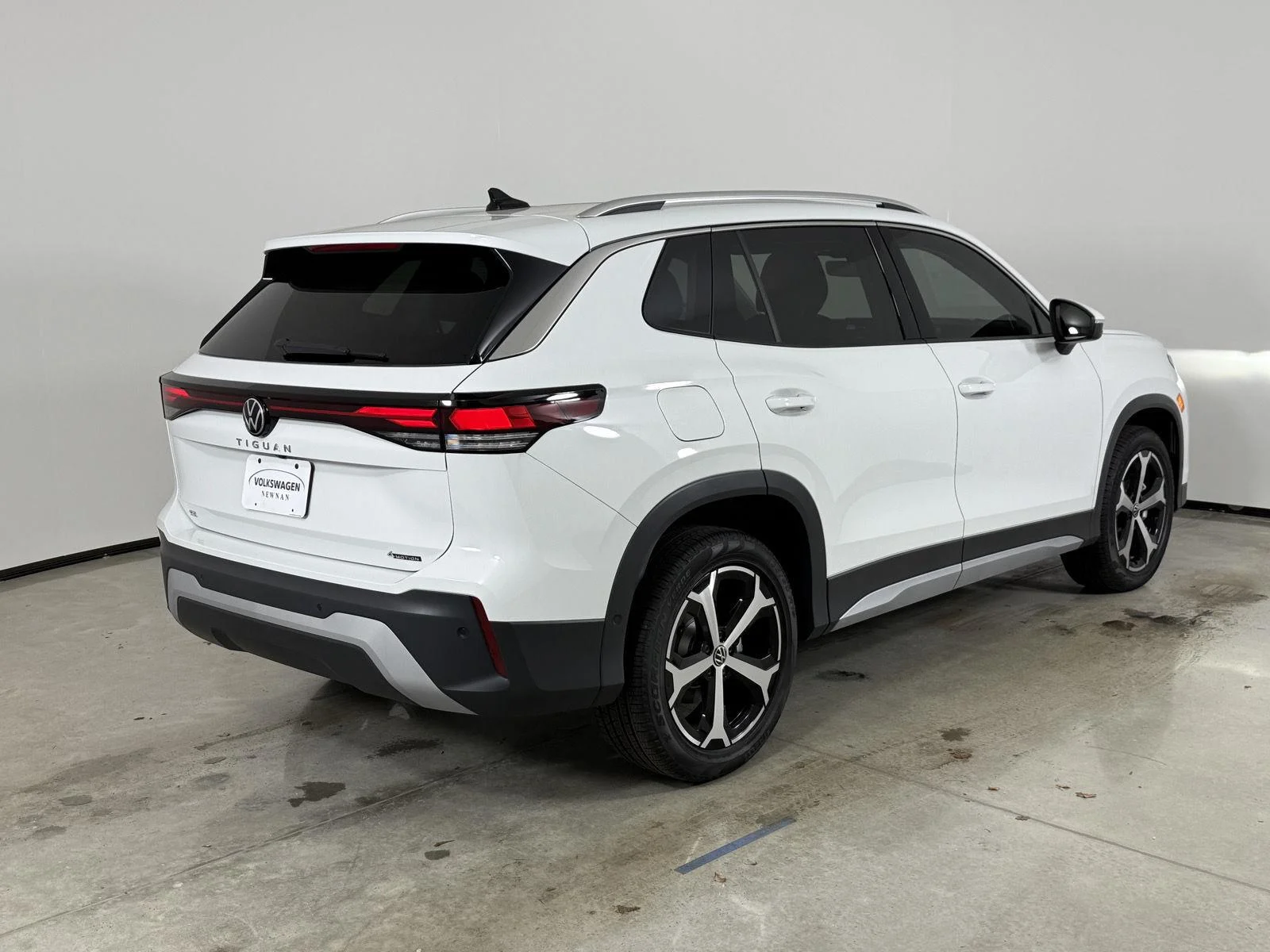New 2026 Pure White Volkswagen SE image 5