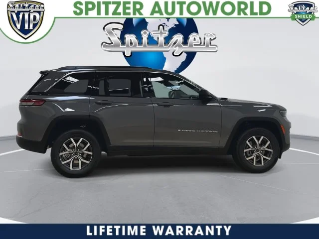 New 2027 Sting-Gray Clear-Coat Paint Jeep Laredo X image 17