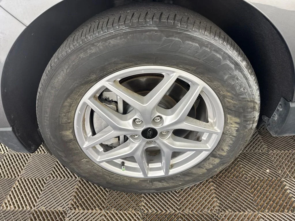 Used 2023 Gray Ford SEL image 30