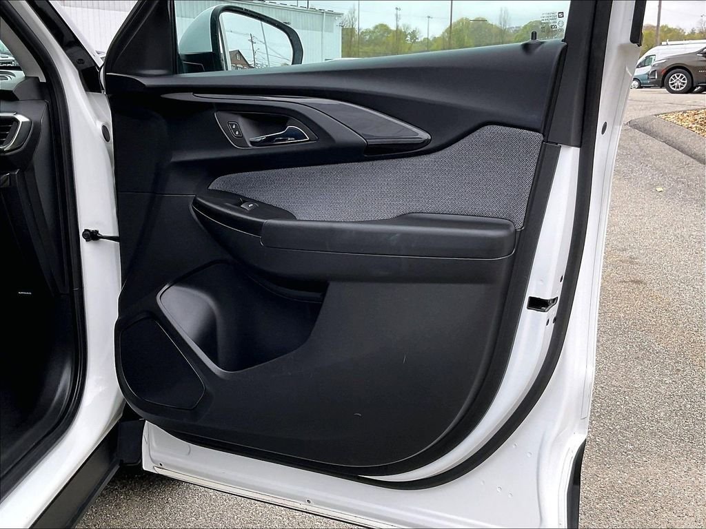 Used 2023 White Chevrolet LT image 12