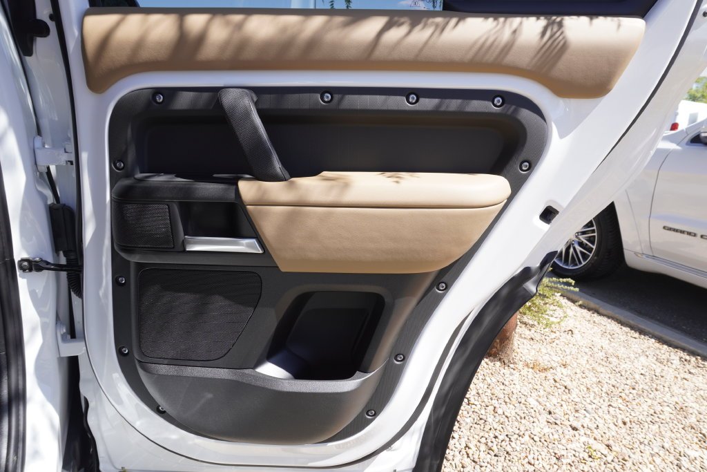New 2026 Fuji White Land Rover V8 image 25