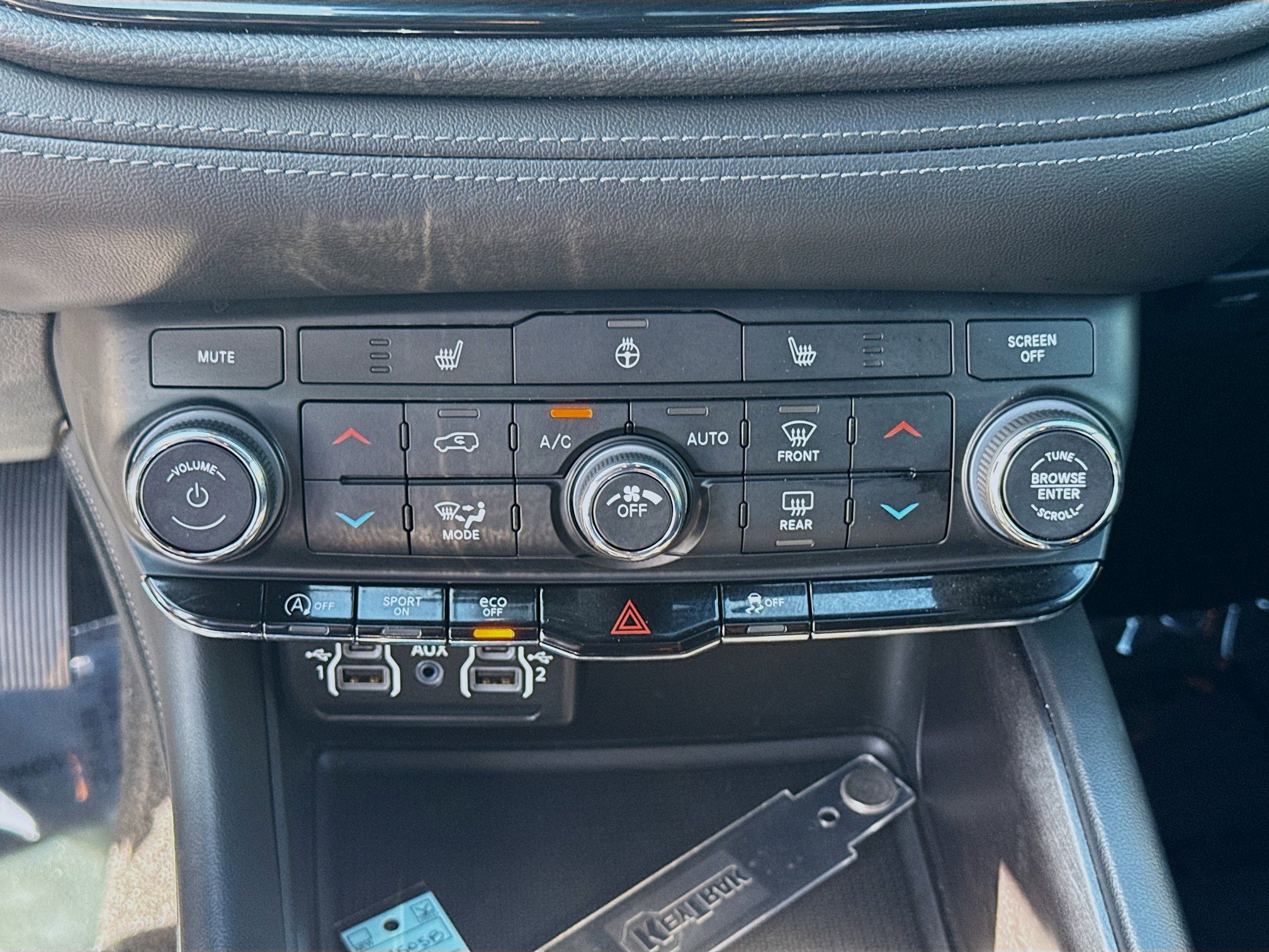 2024 Dodge Durango SXT - Photo 14