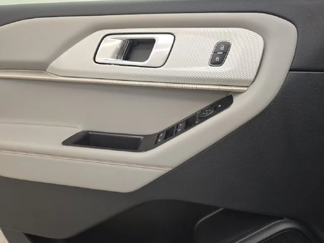 New 2027 Carbonized Gray Metallic Ford Active image 39