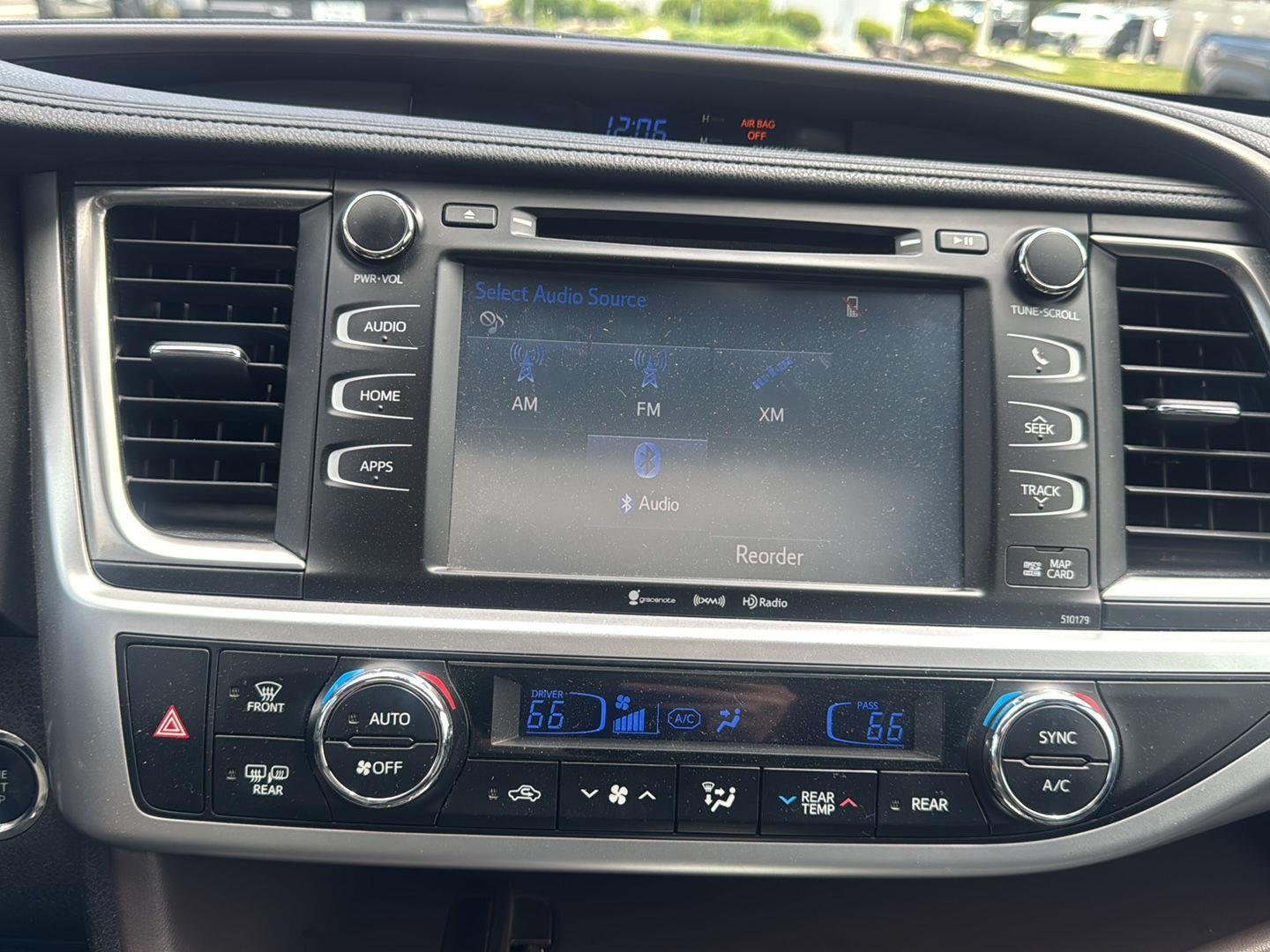 Used 2018 Blizzard Pearl Toyota XLE image 9