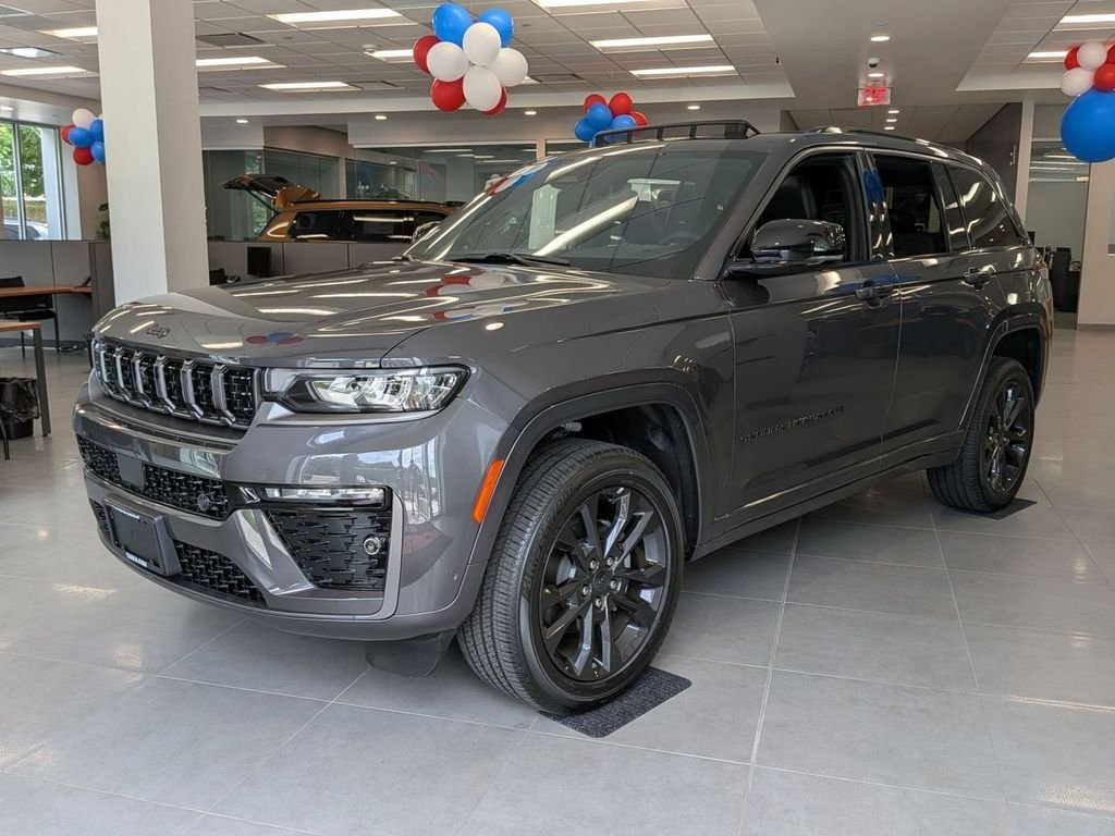 New 2026 Baltic Gray Metallic Clear-Coat Exterior Paint Jeep Limited Reserve image 6