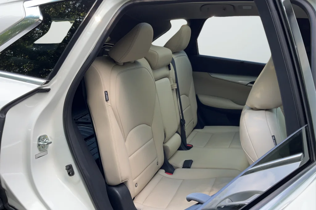 Used 2021 White INFINITI Sensory image 21