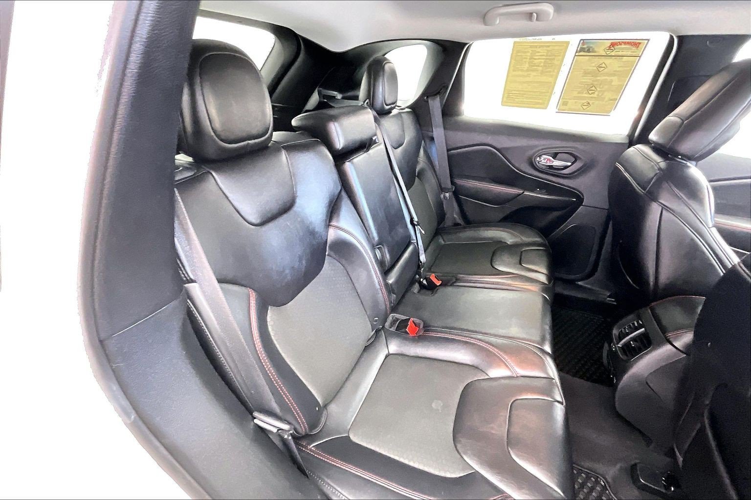 Used 2019 Pearl White Pearlcoat Jeep Trailhawk image 18