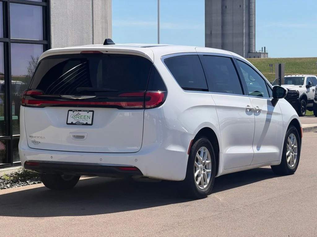 Used 2023 White Chrysler Touring image 5