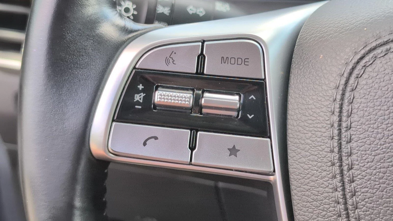 Used 2025 Everlasting Silver Kia S image 32