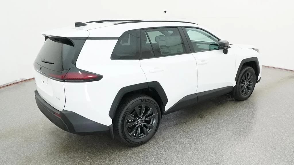New 2026 Ice Cap Toyota XLE Premium image 13
