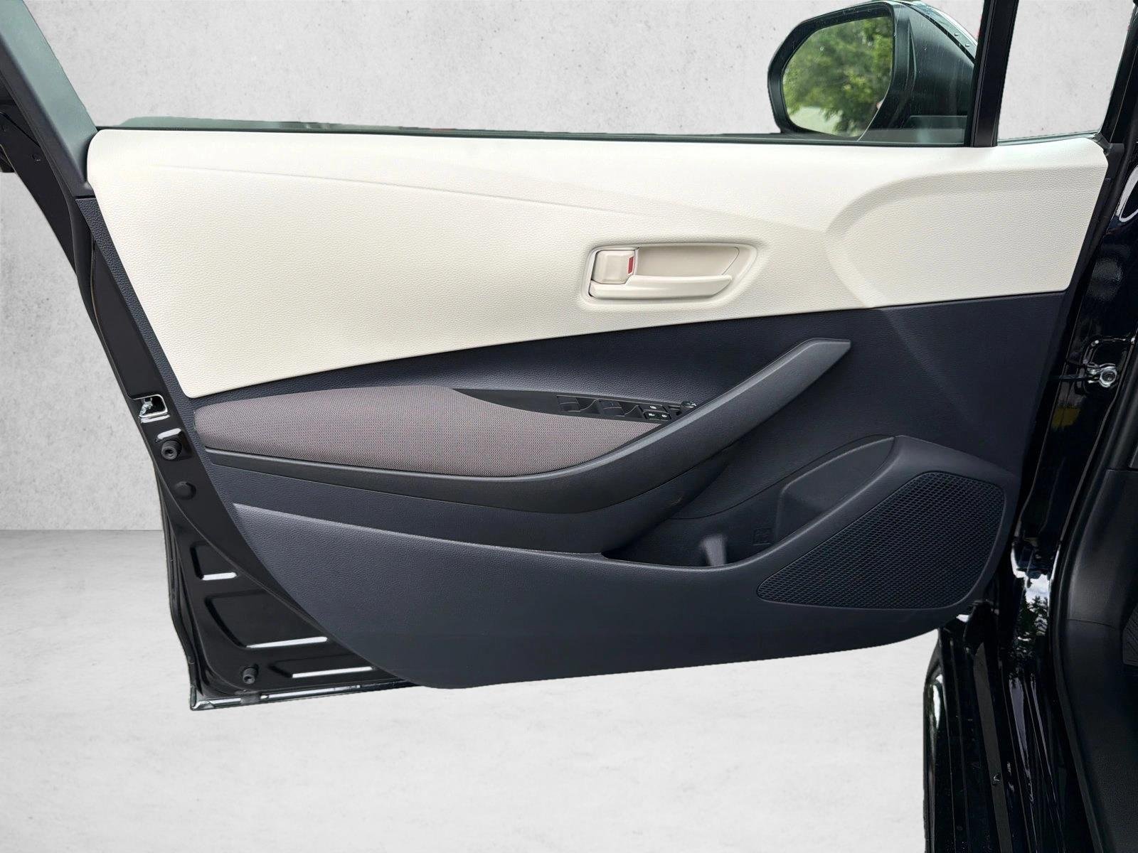 New 2026 Midnight Black Metallic Toyota LE image 10
