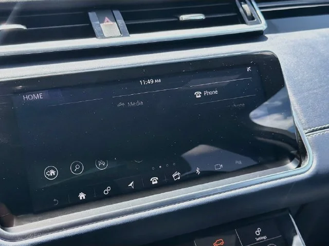 Used 2019  Land Rover R-Dynamic HSE image 12