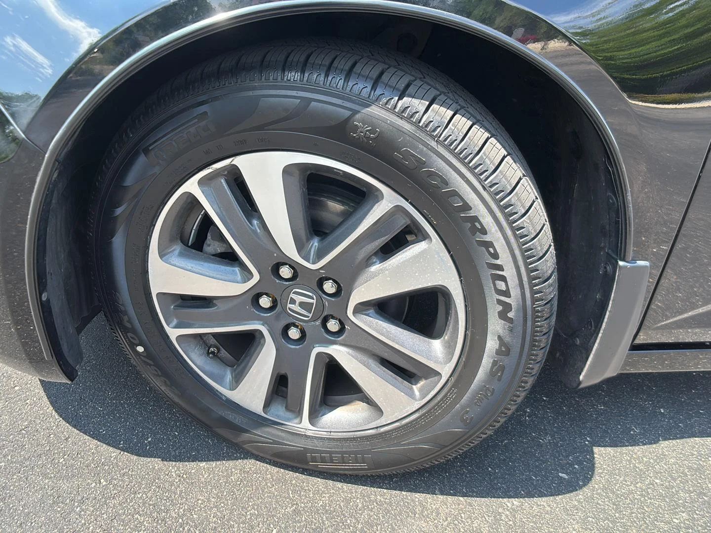 Used 2016 Crystal Black Pearl Honda Touring image 5