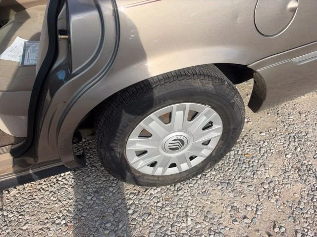 Used 2005 Tan Mercury GS image 25