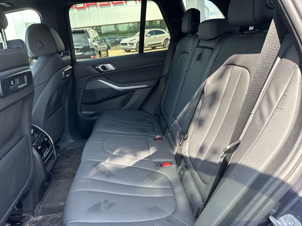 Used 2019 Gray BMW xDrive40i image 12