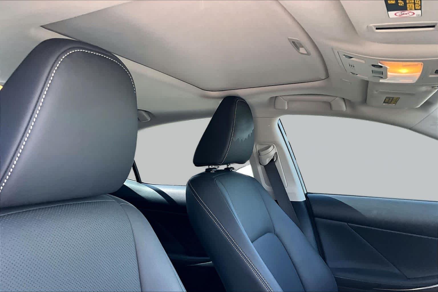 Used 2019 Atomic Silver Lexus  image 14