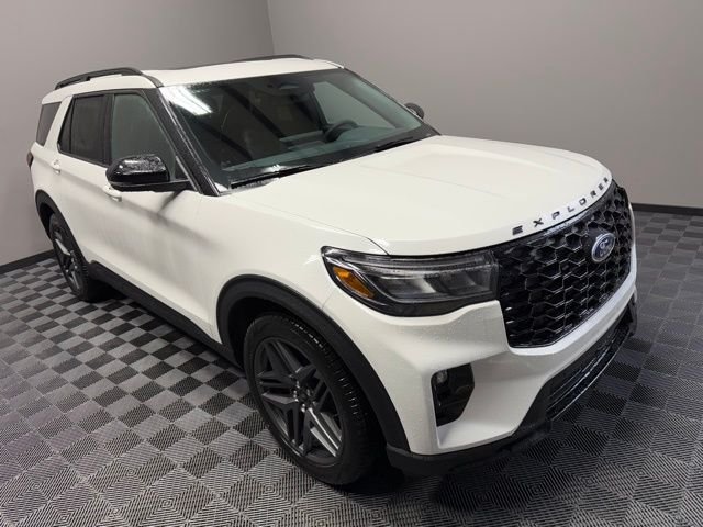 New 2026 Star White Metallic Tri-Coat Ford ST image 2