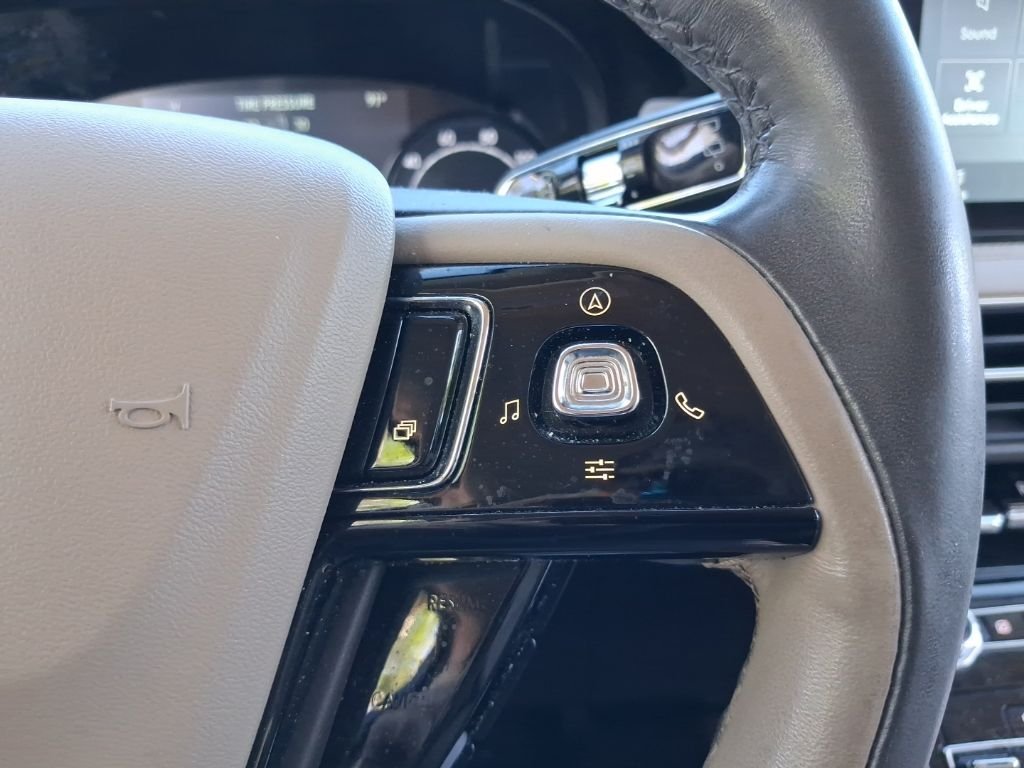 Used 2021 White Lincoln Standard image 29