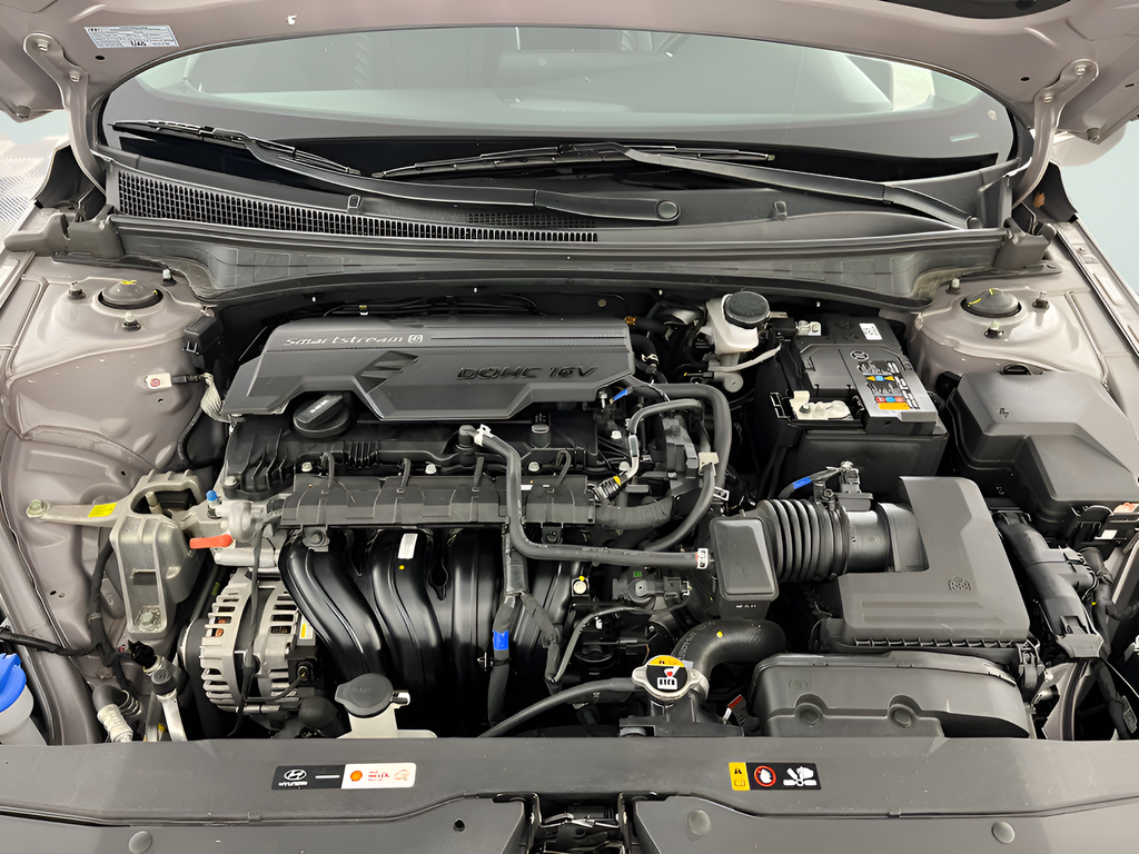 Used 2023 Fluid Metal Hyundai Limited image 18