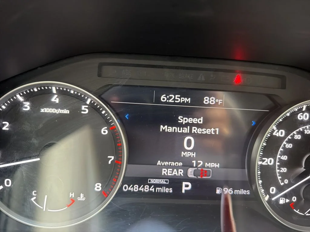 Used 2022  Mitsubishi ES image 4