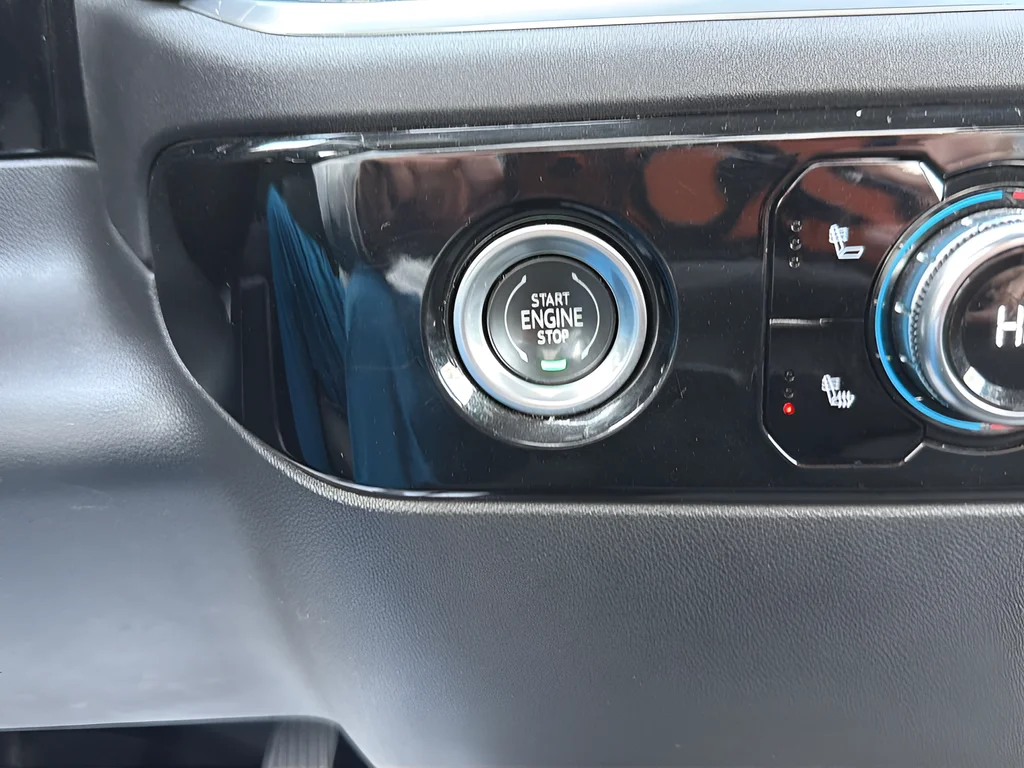 Used 2022 Red GMC Elevation image 19