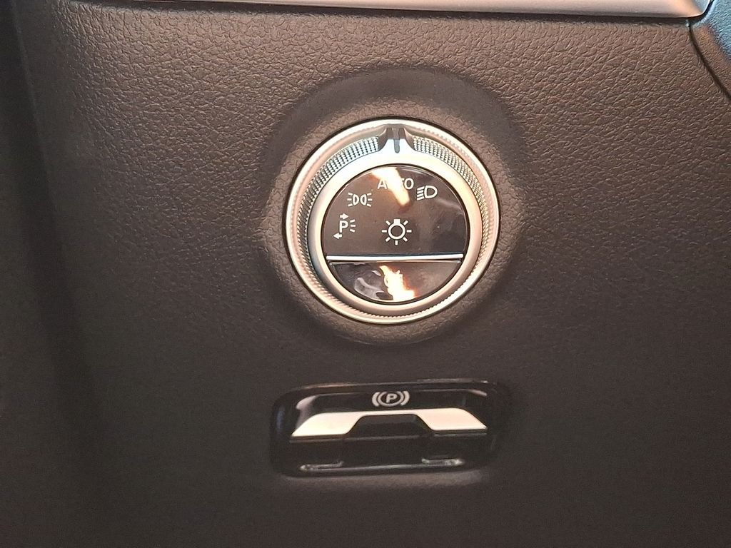2025 Mercedes-Benz C-Class Sedan C 300 - Photo 24