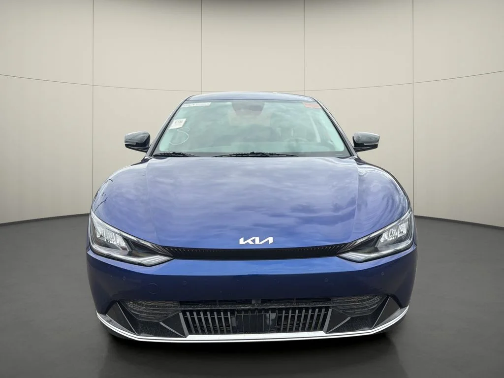 Used 2023 Blue Kia Wind image 2
